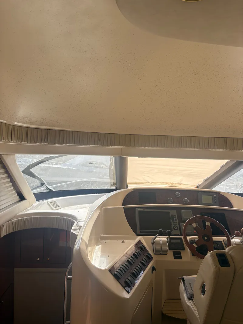 Slide: The Image of Interior of a 2001 Sea Ray Five Forty yacht. - 45