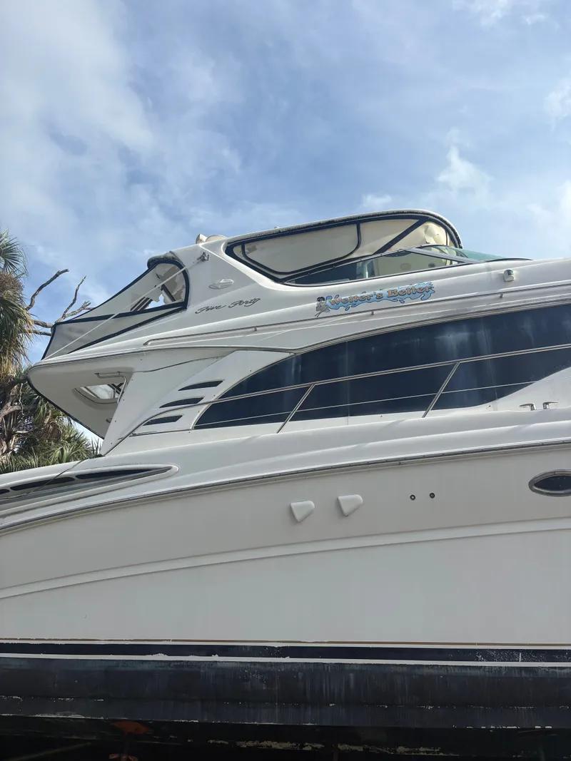 Slide: The Image of 2001 Sea Ray Five Forty yacht under blue sky. - 9