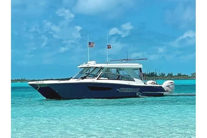 Slide: The Image of World Cat 400 DC-X 2021 boat on clear turquoise water under blue sky. - 55