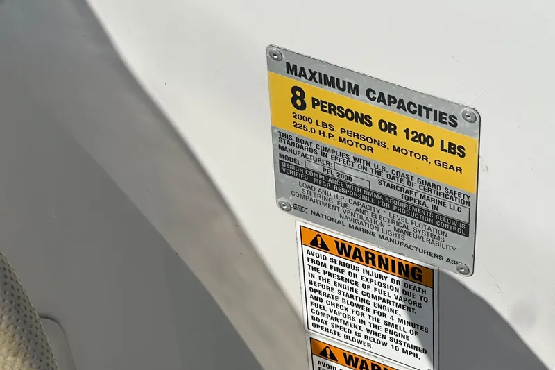 Slide: The Image of 2004 Starcraft Aurora 2000 I/O capacity label, maximum 8 persons or 1200 lbs, safety warnings. - 20