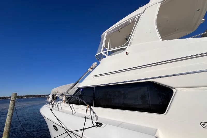 Slide: The Image of 2001 Silverton 42C yacht docked under clear blue sky. - 5