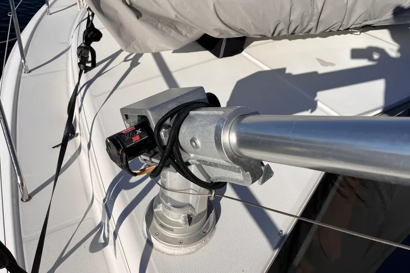 Slide: The Image of 2001 Silverton 42C yacht deck with mounted VRX 35 equipment. - 86