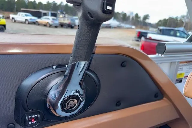 Slide: The Image of Throttle control of 2026 Tahoe Pontoon LTZ 2385 EL Tritoon boat. - 26