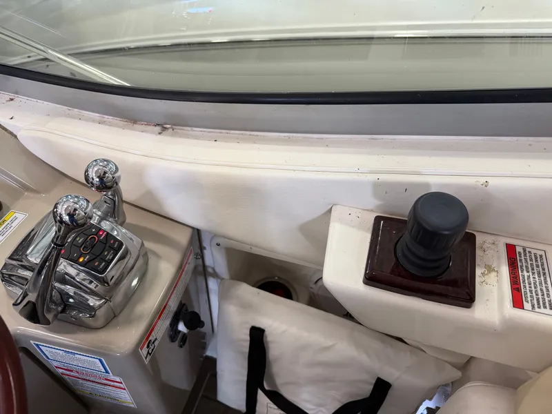 Slide: The Image of Sea Ray Sundancer 330 2010 - 10