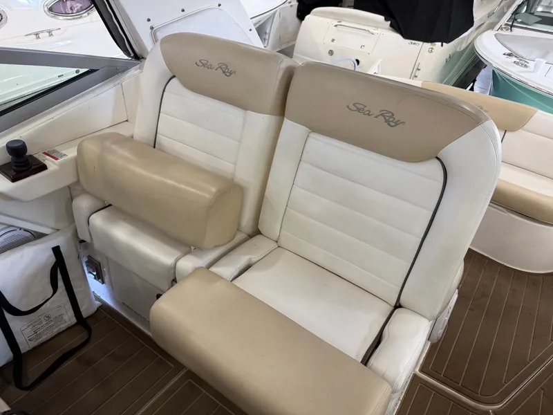 Slide: The Image of Sea Ray Sundancer 330 2010 - 2