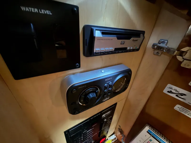 Slide: The Image of Sea Ray Sundancer 330 2010 - 24