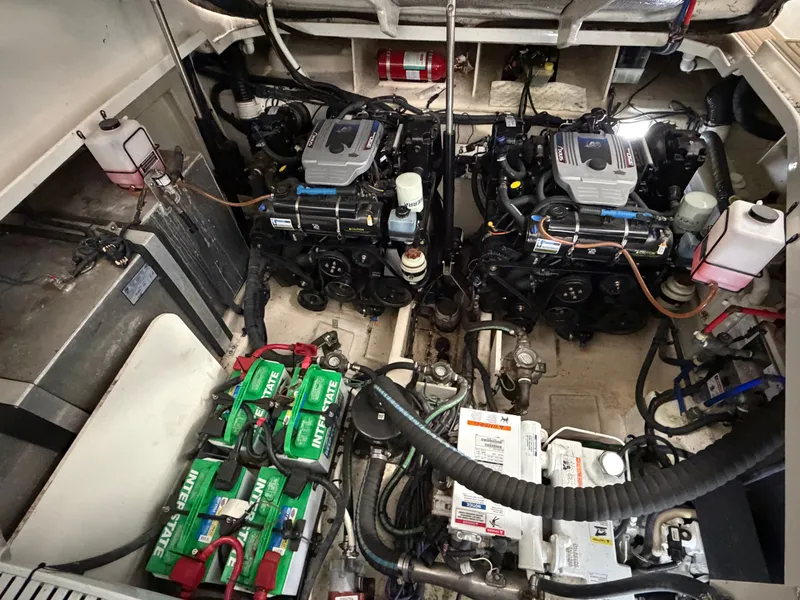 Slide: The Image of Sea Ray Sundancer 330 2010 - 25