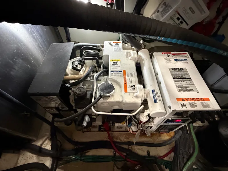 Slide: The Image of Sea Ray Sundancer 330 2010 - 26