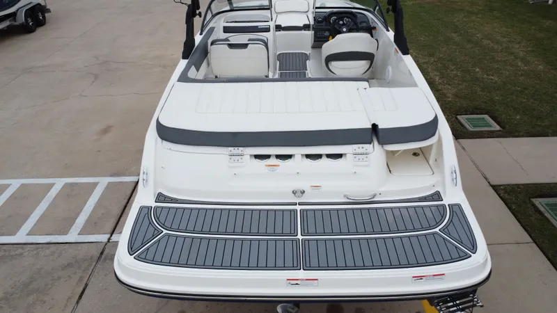 Slide: The Image of Bayliner VR5 2019 - 25