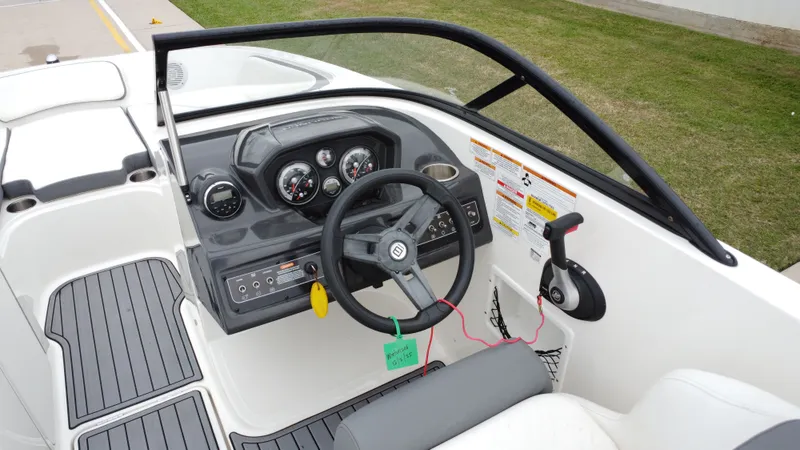 Slide: The Image of Bayliner VR5 2019 - 27