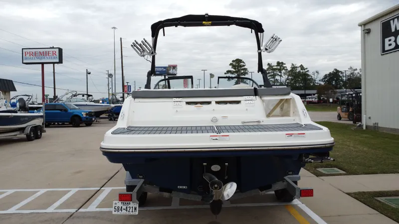 Slide: The Image of Bayliner VR5 2019 - 5