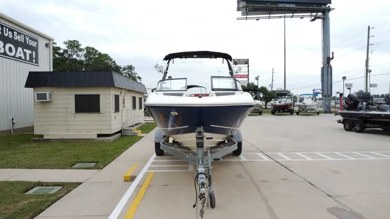 Slide: The Image of Bayliner VR5 2019 - 9