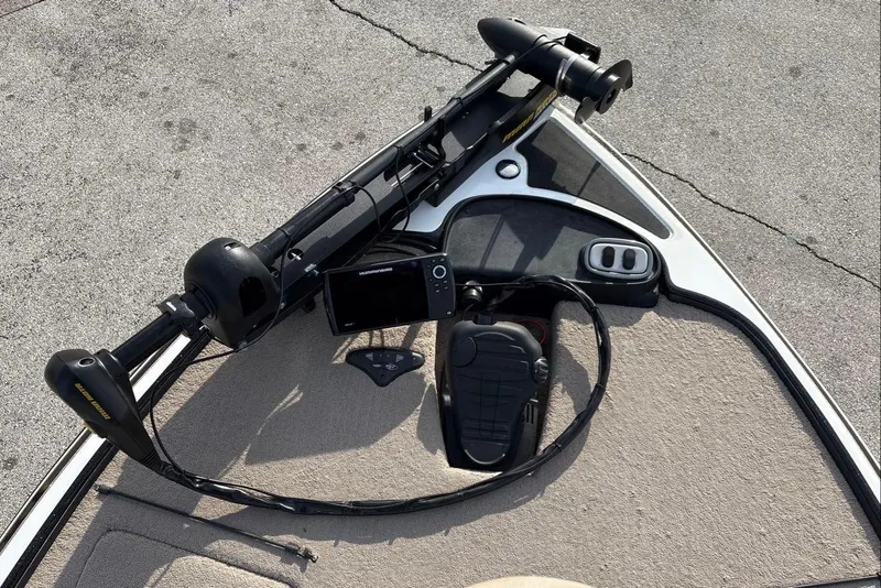 Slide: The Image of Nitro Z-7 boat with controls and electronics, year 2013. - 7