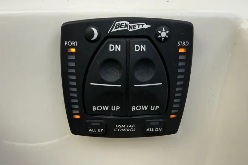 Slide: The Image of Bennett trim tab control panel on 2021 Pioneer 202 Islander boat. - 12
