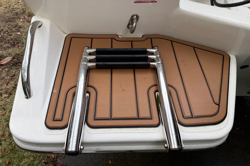 Slide: The Image of Swim platform with ladder on 2021 Pioneer 202 Islander boat. - 30