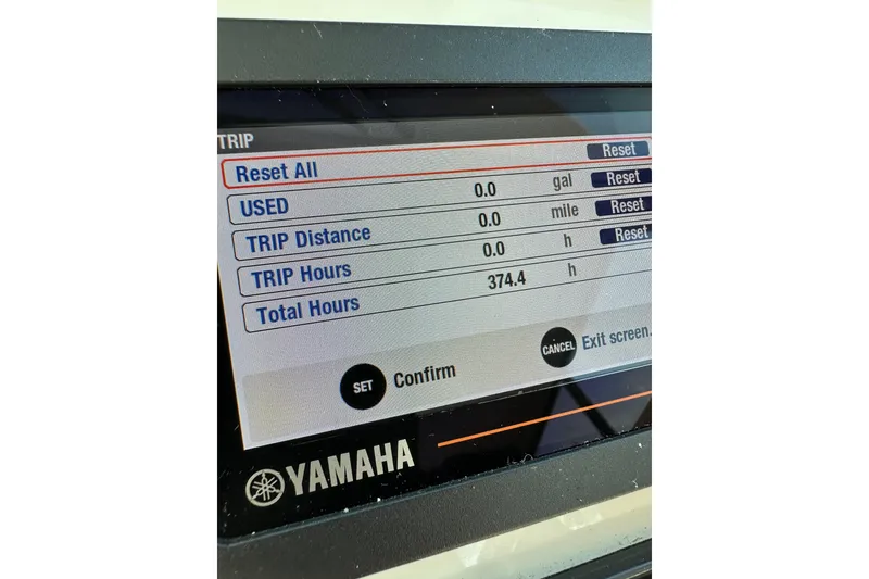 Slide: The Image of Yamaha display showing trip data on Parker 2320 Sport Cabin, 2020 model. - 22