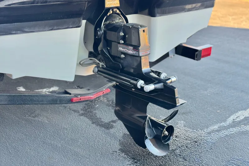 Slide: The Image of 2019 Chaparral 21 H2O Ski & Fish boat with MerCruiser outdrive on trailer. - 7