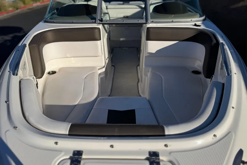 Slide: The Image of 2019 Chaparral 21 H2O Ski & Fish boat interior with spacious seating. - 9