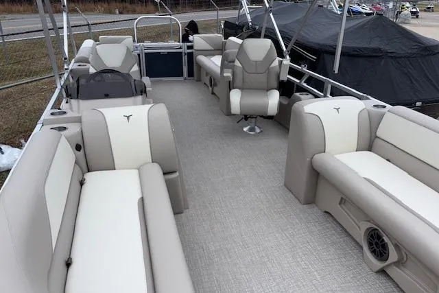 Slide: The Image of 2026 Tahoe Pontoon SPORT 2385 QUAD LOUNGE with spacious seating and modern design. - 4