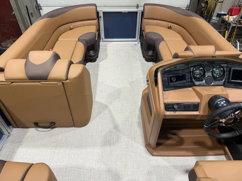 Slide: The Image of Tahoe LTZ 2385 Elite Cruise & Honda 4-Stroke EFI 2026 - 26