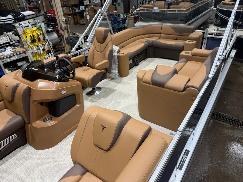 Slide: The Image of Tahoe LTZ 2385 Elite Cruise & Honda 4-Stroke EFI 2026 - 3