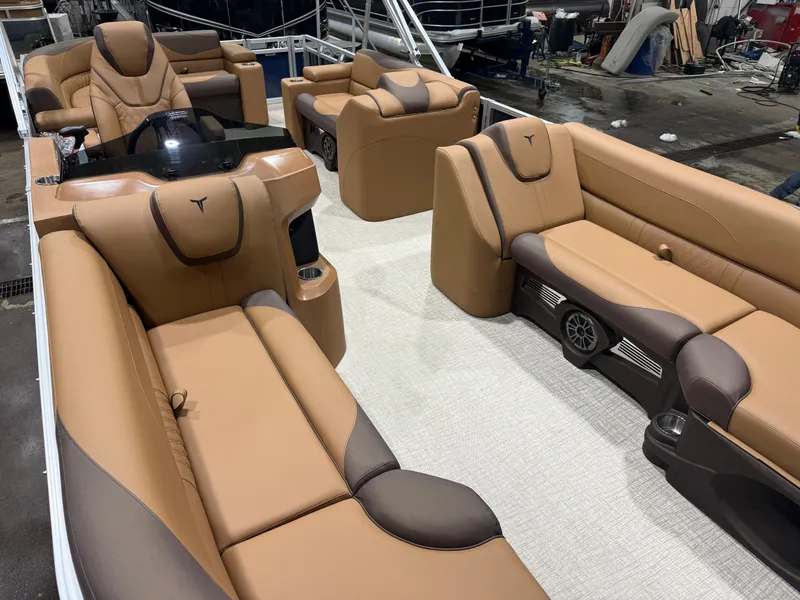 Slide: The Image of Tahoe LTZ 2385 Elite Cruise & Honda 4-Stroke EFI 2026 - 30