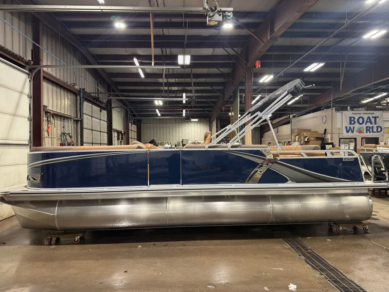 Slide: The Image of Tahoe LTZ 2385 Elite Cruise & Honda 4-Stroke EFI 2026 - 34