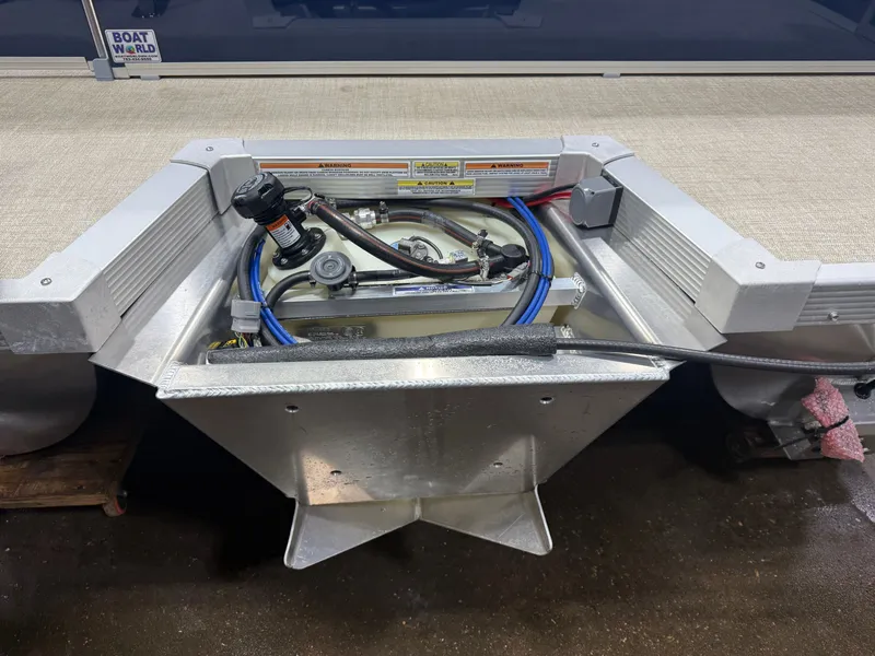 Slide: The Image of Tahoe LTZ 2385 Elite Cruise & Honda 4-Stroke EFI 2026 - 36