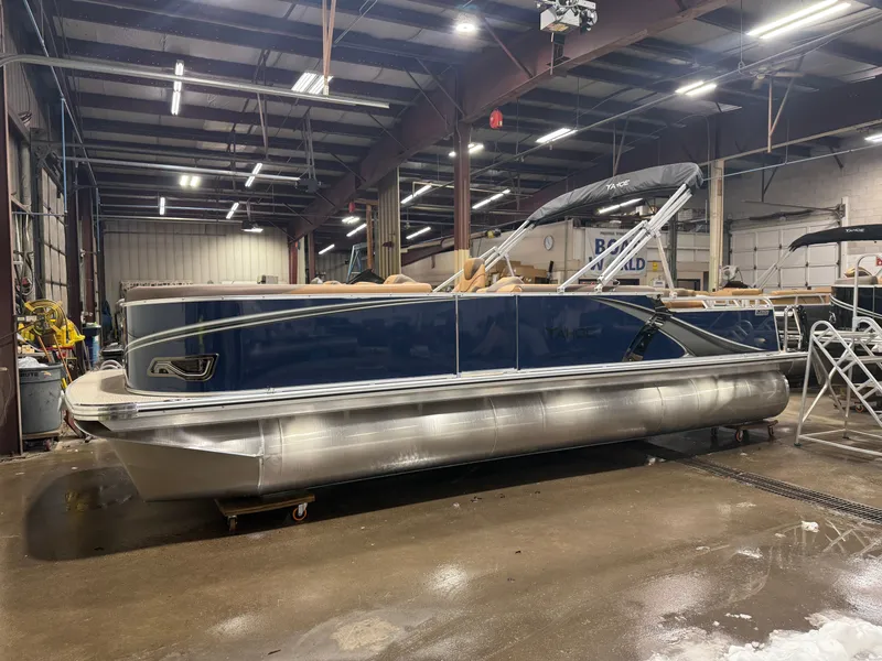 Slide: The Image of Tahoe LTZ 2385 Elite Cruise & Honda 4-Stroke EFI 2026 - 41