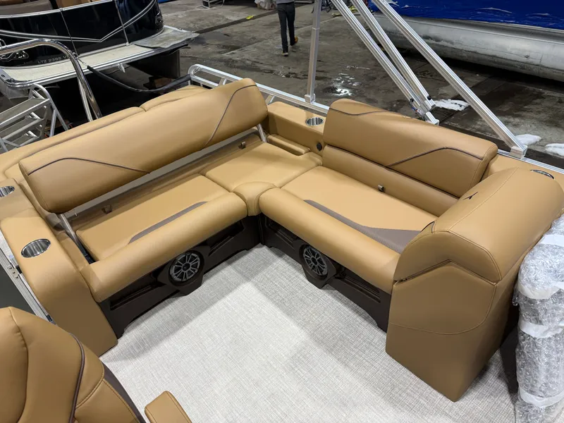 Slide: The Image of Tahoe Sport 2180 Swingback (VRB) & Honda 4-Stroke EFI 2026 - 16