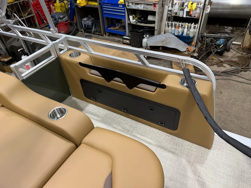 Slide: The Image of Tahoe Sport 2180 Swingback (VRB) & Honda 4-Stroke EFI 2026 - 23