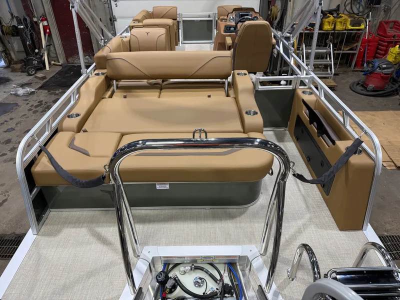 Slide: The Image of Tahoe Sport 2180 Swingback (VRB) & Honda 4-Stroke EFI 2026 - 5