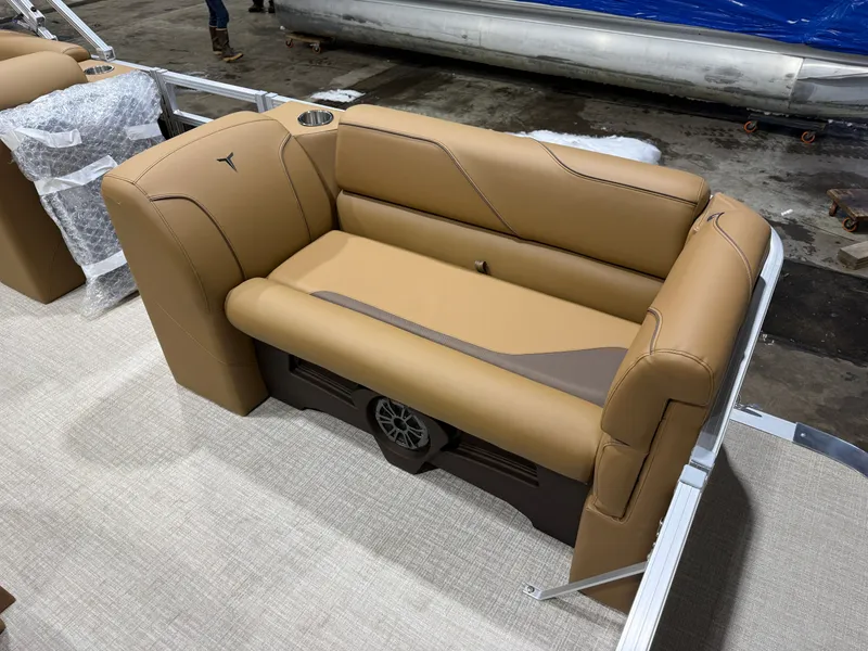 Slide: The Image of Tahoe Sport 2180 Swingback (VRB) & Honda 4-Stroke EFI 2026 - 8