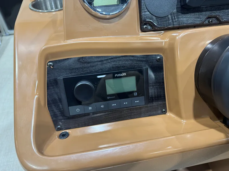 Slide: The Image of Tahoe Sport 2180 Swingback (VRB) & Honda 4-Stroke EFI 2026 - 12