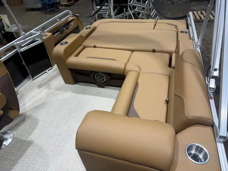 Slide: The Image of Tahoe Sport 2180 Swingback (VRB) & Honda 4-Stroke EFI 2026 - 18