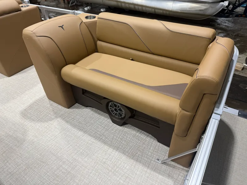 Slide: The Image of Tahoe Sport 2180 Swingback (VRB) & Honda 4-Stroke EFI 2026 - 8