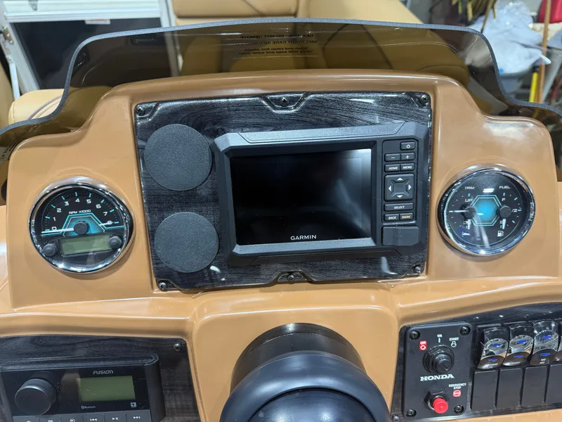 Slide: The Image of Tahoe Sport VRB 2180 Swingback & 4-Stroke $31995 2026 - 13