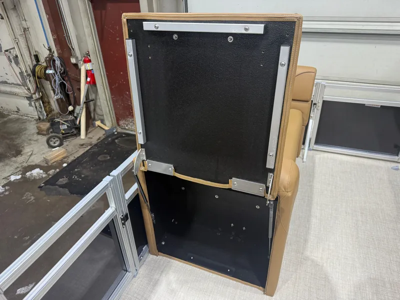 Slide: The Image of Tahoe Sport VRB 2180 Swingback & 4-Stroke $31995 2026 - 27