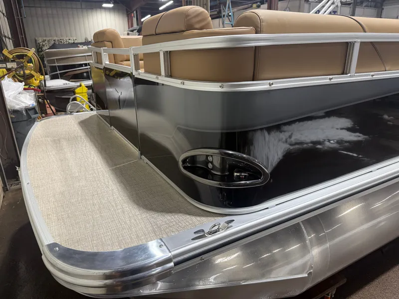 Slide: The Image of Tahoe Sport VRB 2180 Swingback & 4-Stroke $31995 2026 - 35