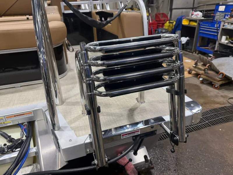 Slide: The Image of Tahoe Sport VRB 2180 Swingback & 4-Stroke $31995 2026 - 39