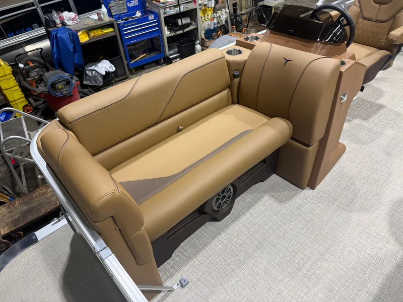 Slide: The Image of Tahoe Sport VRB 2180 Swingback & 4-Stroke $31995 2026 - 7