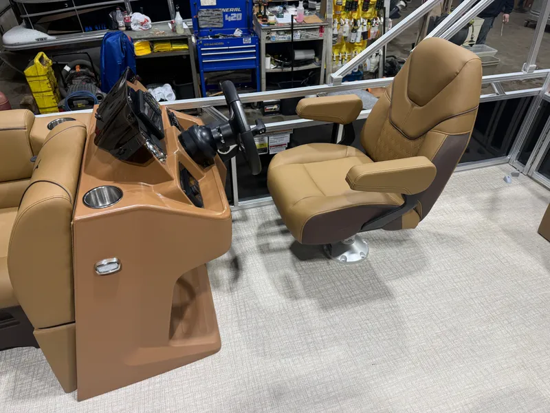 Slide: The Image of Tahoe Sport VRB 2180 Swingback & 4-Stroke $31995 2026 - 9