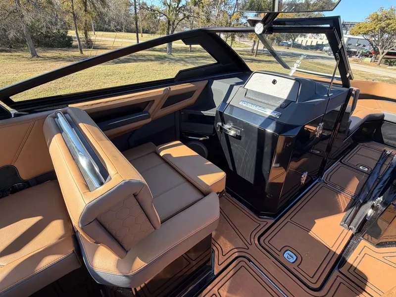 Slide: The Image of 2026 COBALT R6 SURF - Image 16 - 16