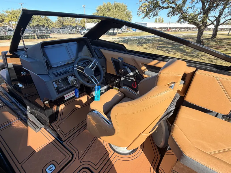 Slide: The Image of 2026 COBALT R6 SURF - Image 17 - 17