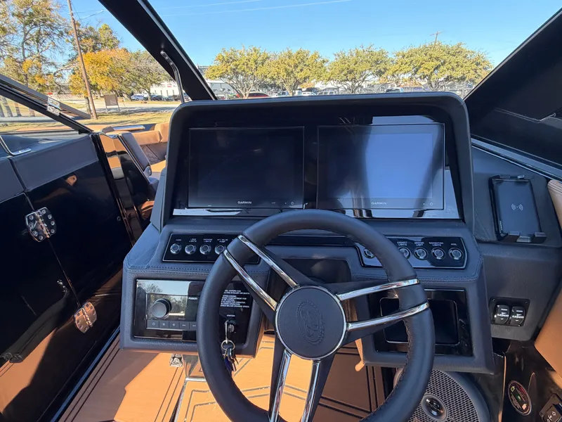 Slide: The Image of 2026 COBALT R6 SURF - Image 18 - 18