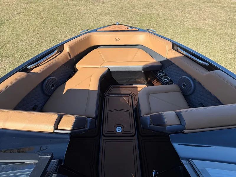 Slide: The Image of 2026 COBALT R6 SURF - Image 23 - 23