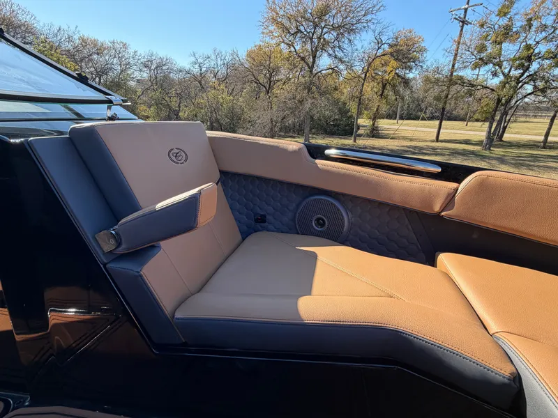 Slide: The Image of 2026 COBALT R6 SURF - Image 24 - 24