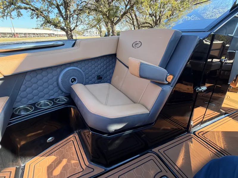 Slide: The Image of 2026 COBALT R6 SURF - Image 25 - 25