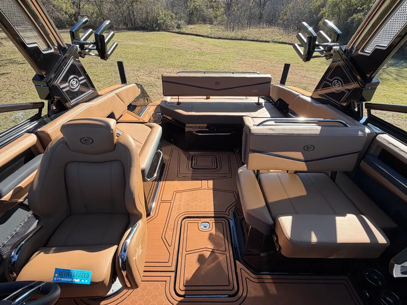 Slide: The Image of 2026 COBALT R6 SURF - Image 28 - 28