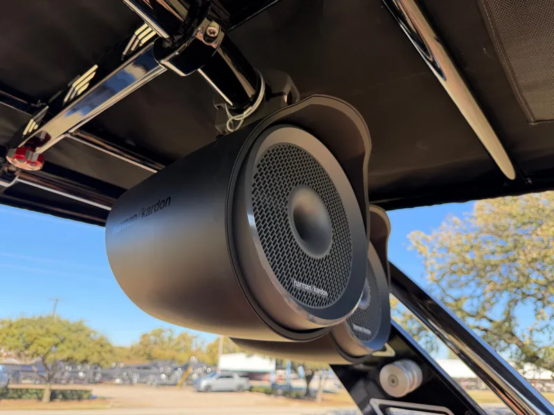 Slide: The Image of 2026 COBALT R6 SURF - Image 29 - 29